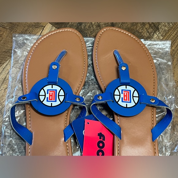 LA Clippers Women's Die-Cut Logo Flip Flops - Picture 3 of 8